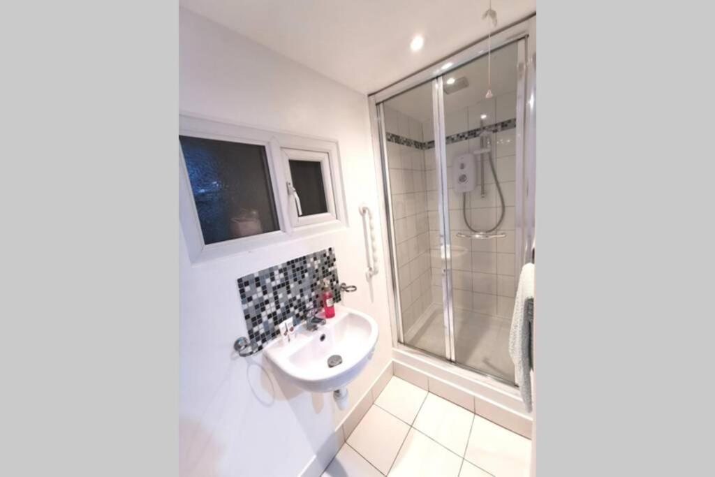 Private Comfortable Guest Suite - Nottingham Exterior photo